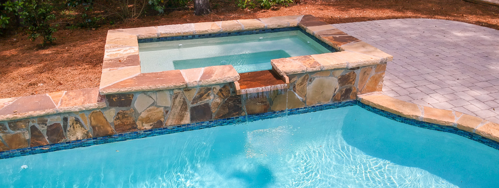 Square, flagstone-faced spa on Baldwin county gunite pool.